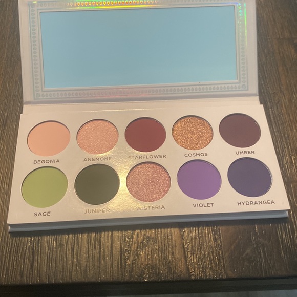 NEW Ace Beaute Violet Sage Eyeshadow Palette - Picture 2 of 3